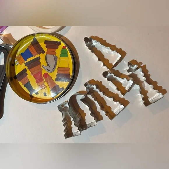 Vintage Cookie Cutter Set - Picture 5 of 5